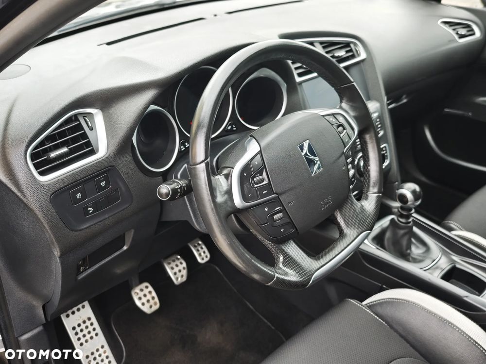 Citroën DS4 e-HDi 110 SoChic - 17