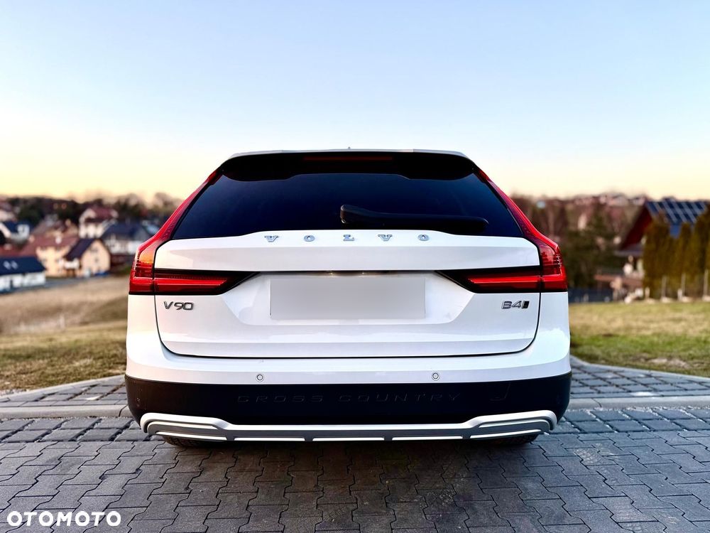 Volvo V90 Cross Country - 17