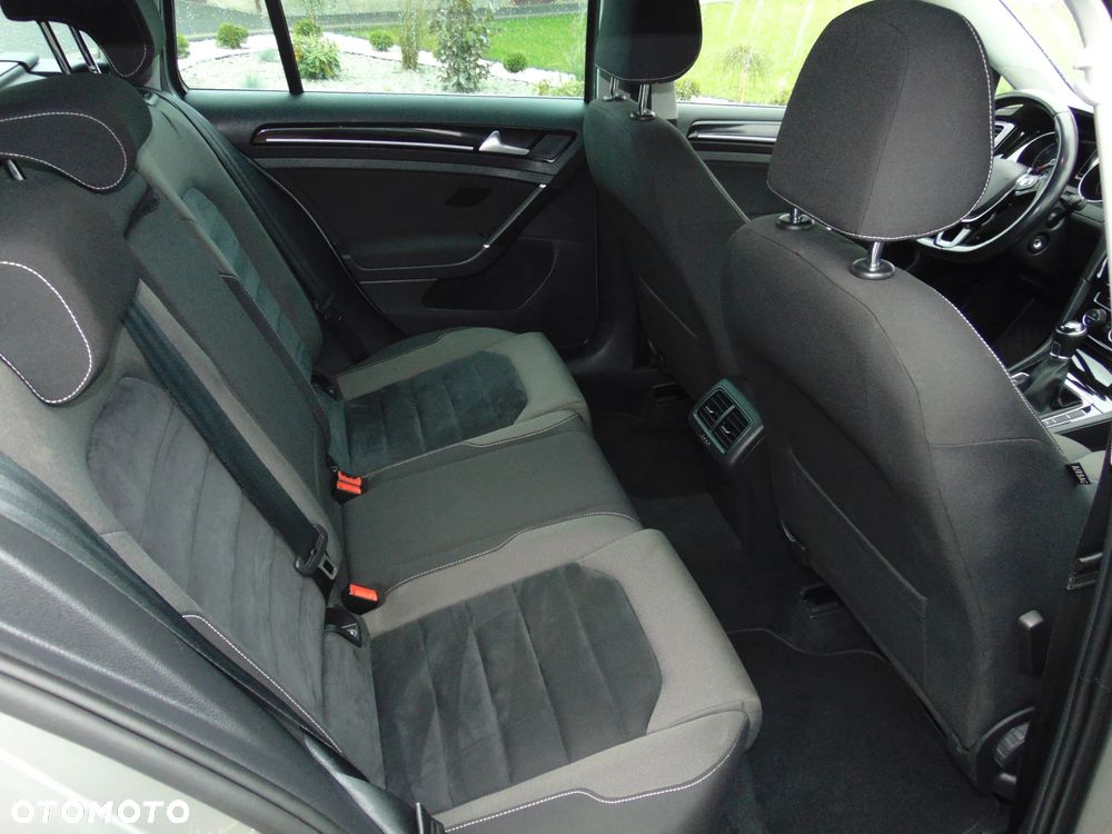 Volkswagen Golf - 11