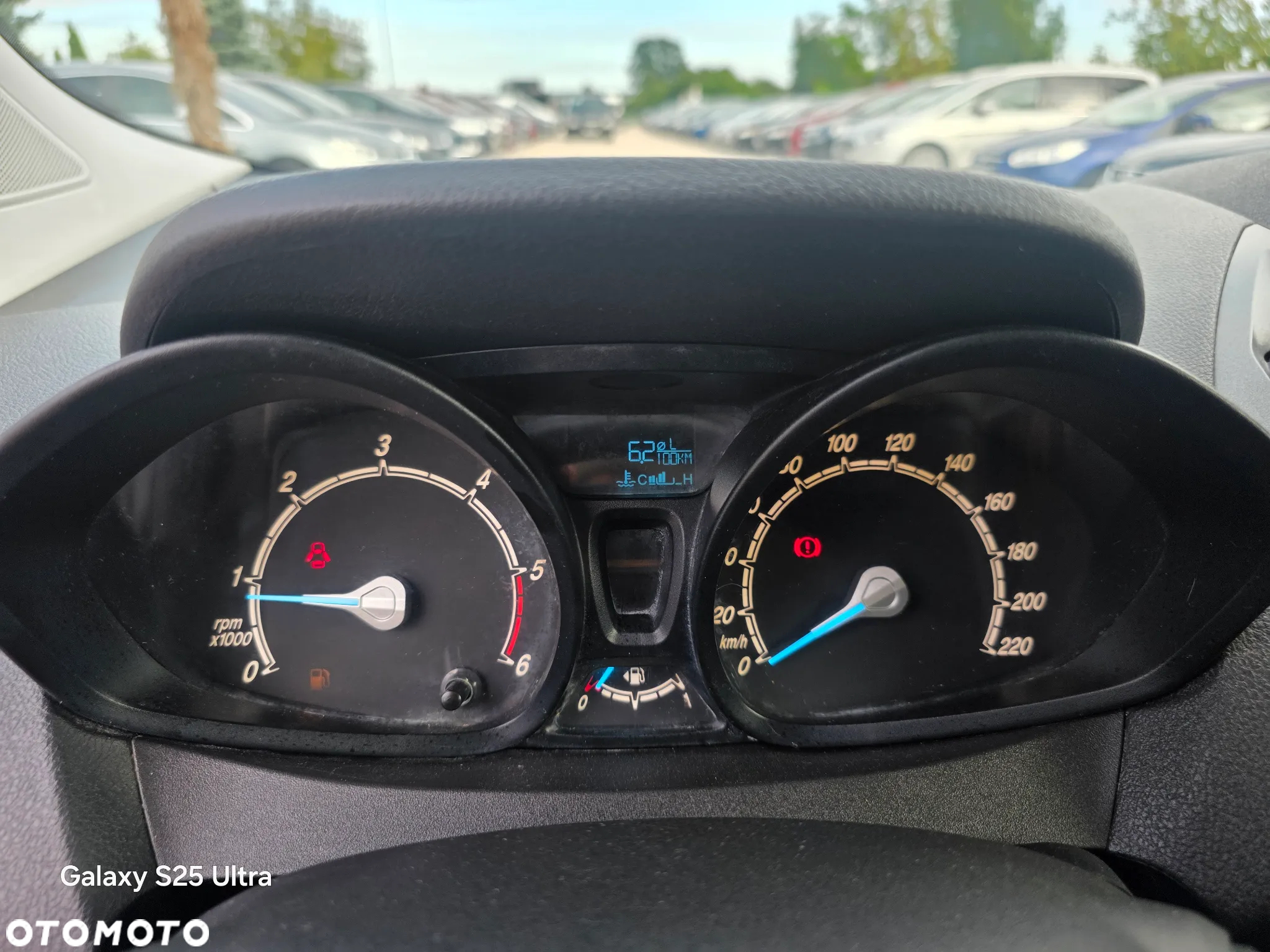 Ford Transit Courier - 28