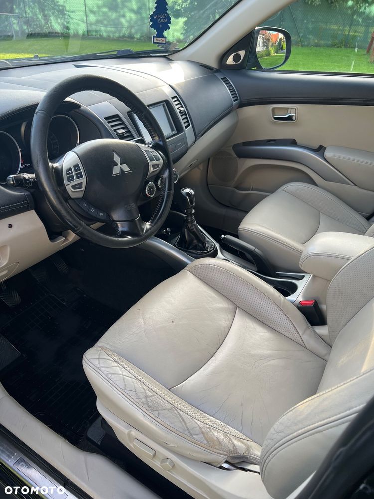 Mitsubishi Outlander 2.0 DID Instyle NAVI - 8