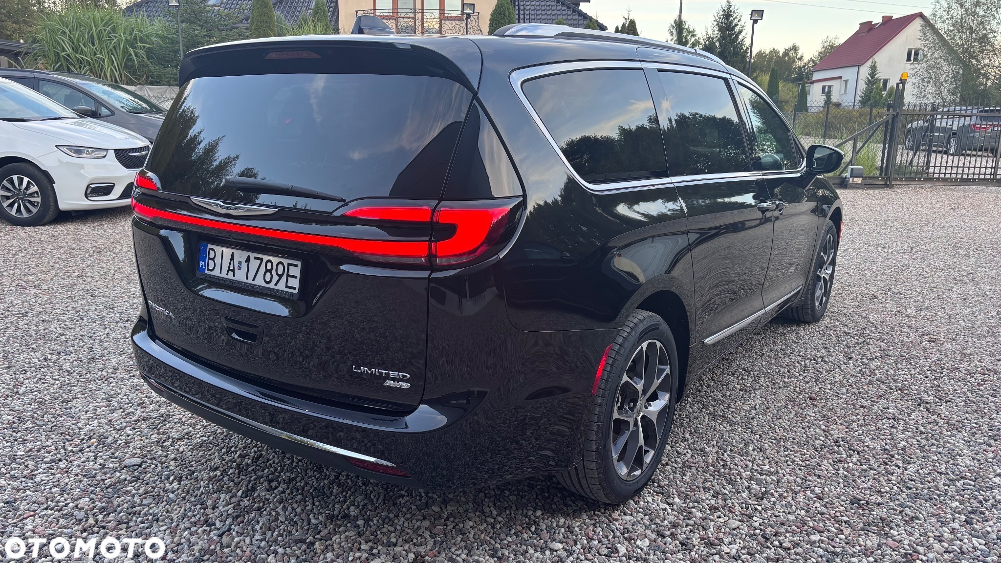 Chrysler Pacifica - 11