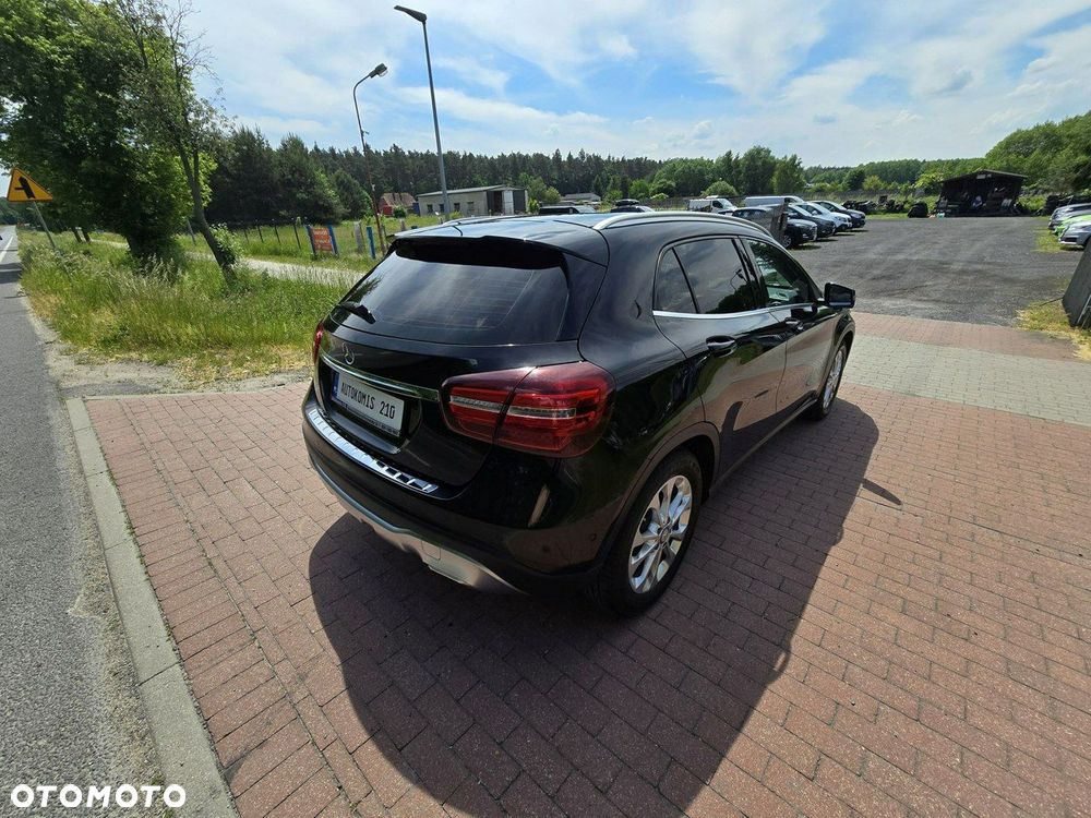 Mercedes-Benz GLA - 11