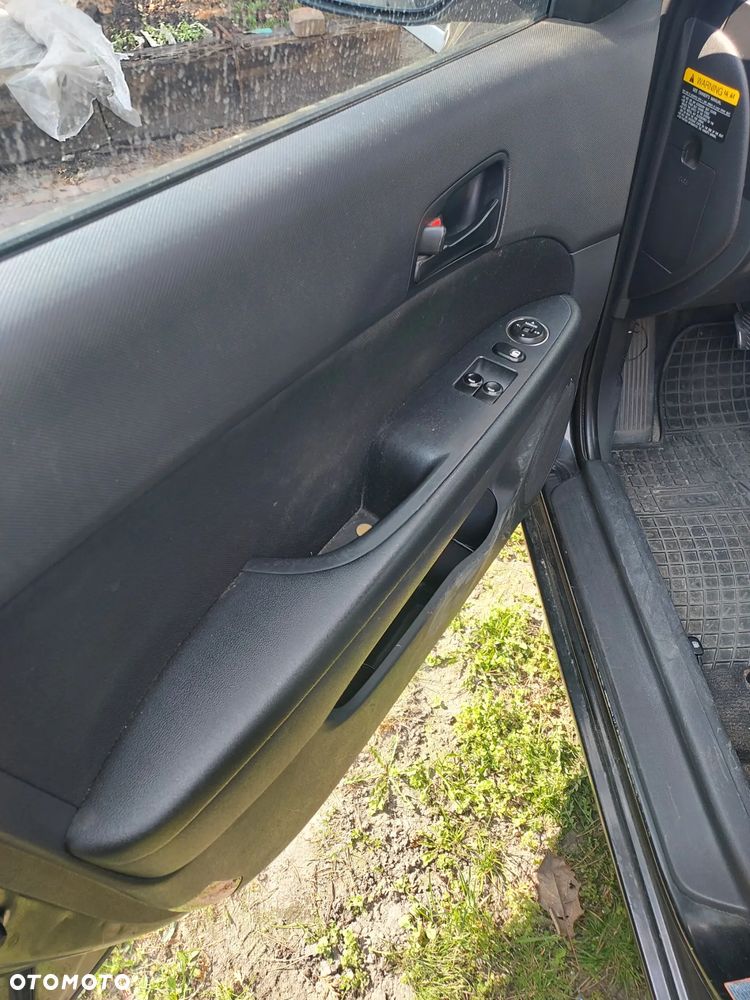 Hyundai i30 1.6 CRDi Base + - 6