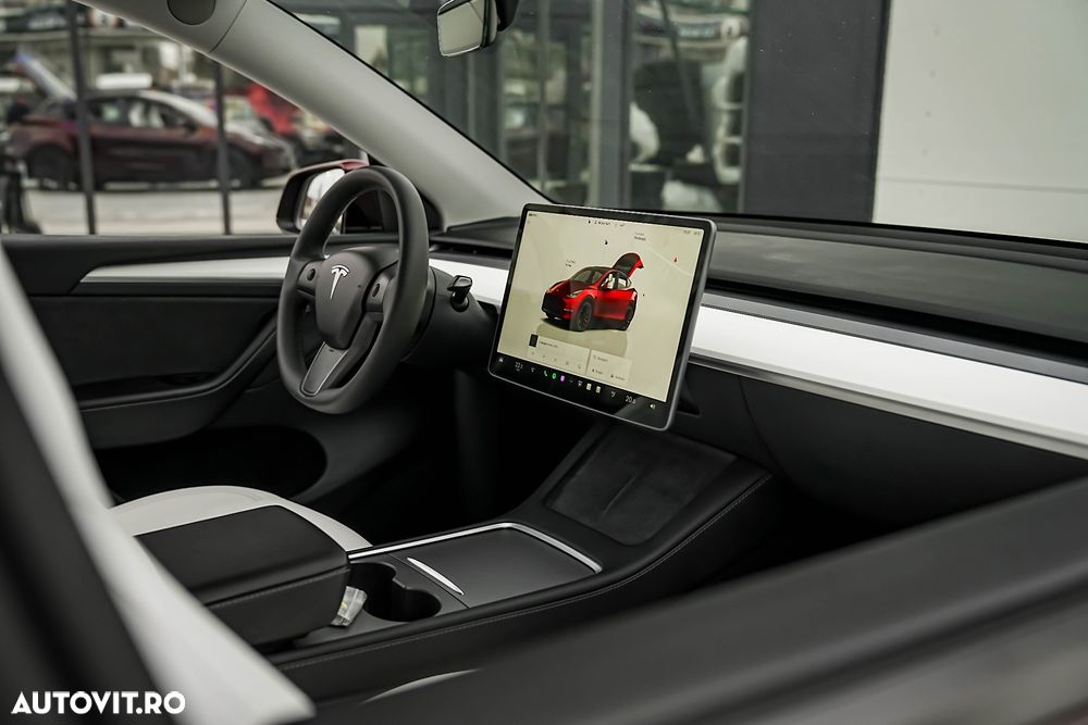 Tesla Model Y - 13