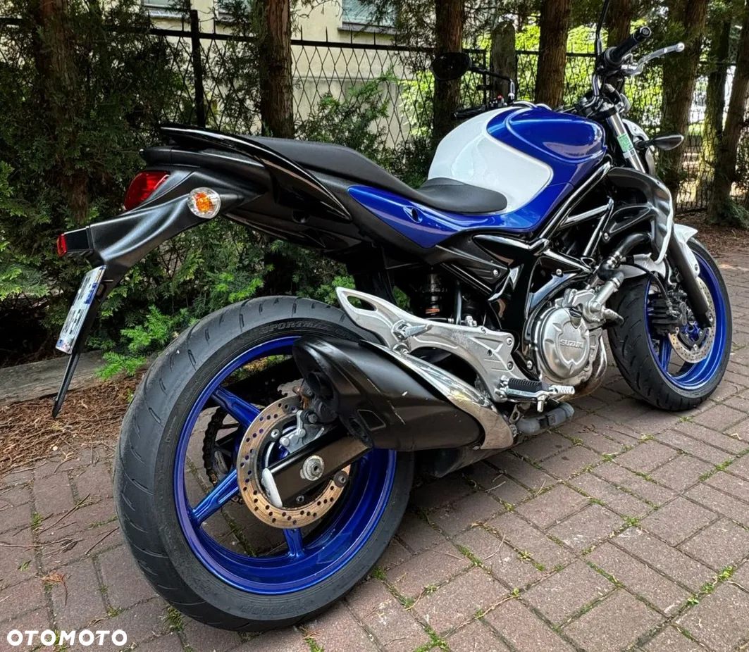 Suzuki Gladius - 6