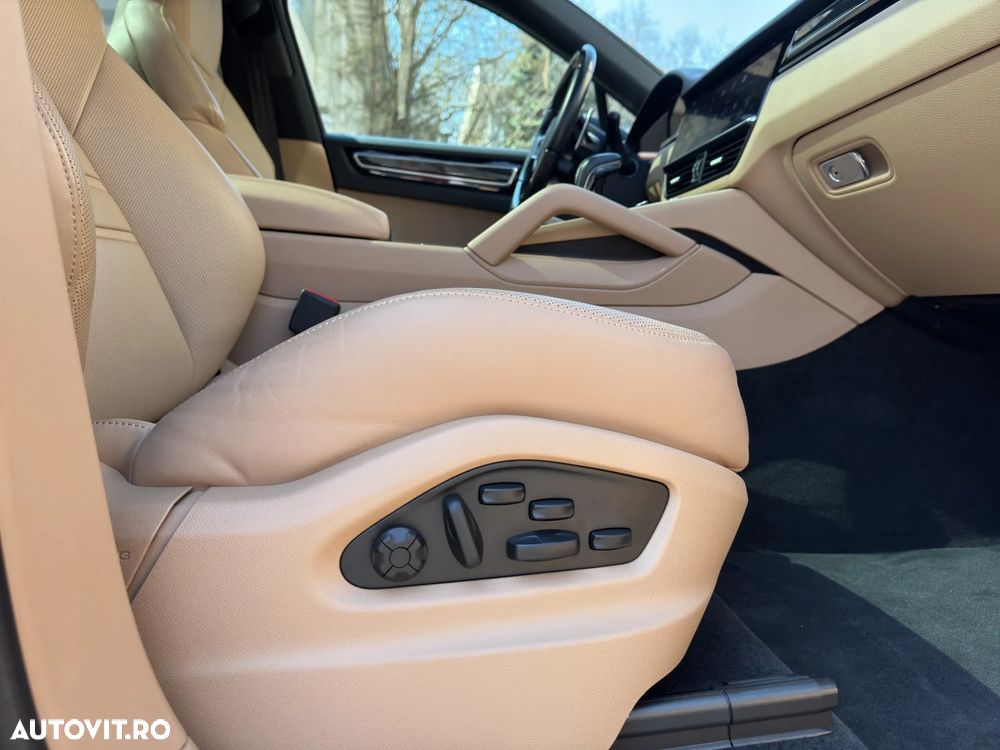 Porsche Cayenne Coupe Tiptronic S - 32