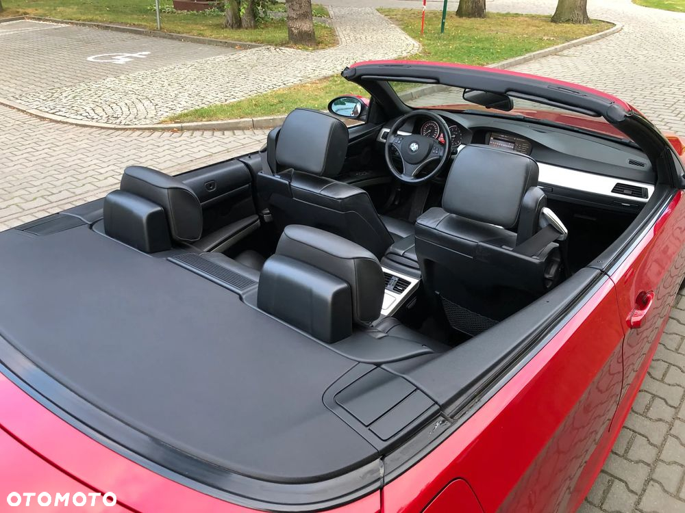 BMW Seria 3 330i Cabrio - 30