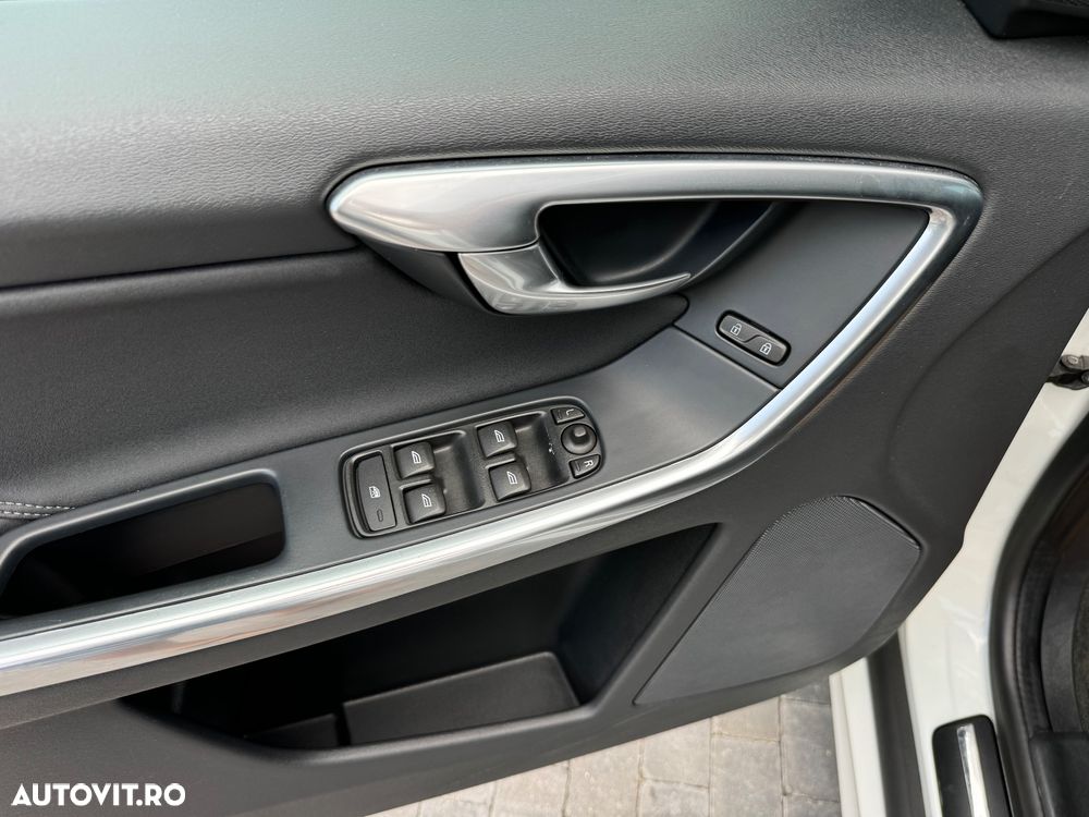 Volvo XC 60 D4 AWD Geartronic Momentum - 13