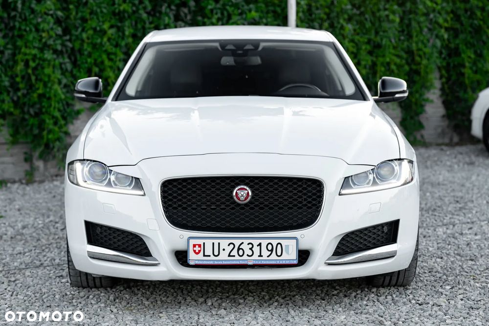 Jaguar XF 20d Prestige - 5