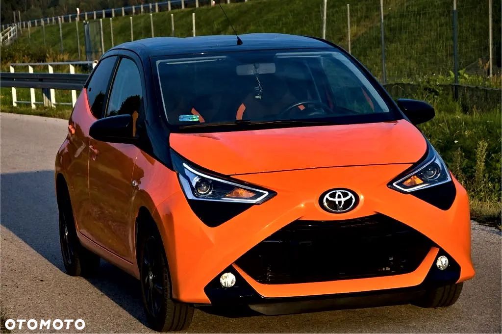 Toyota Aygo 1.0 VVT-i Color Edition - 1
