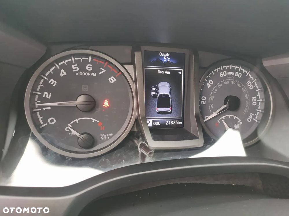 Toyota Tacoma - 15