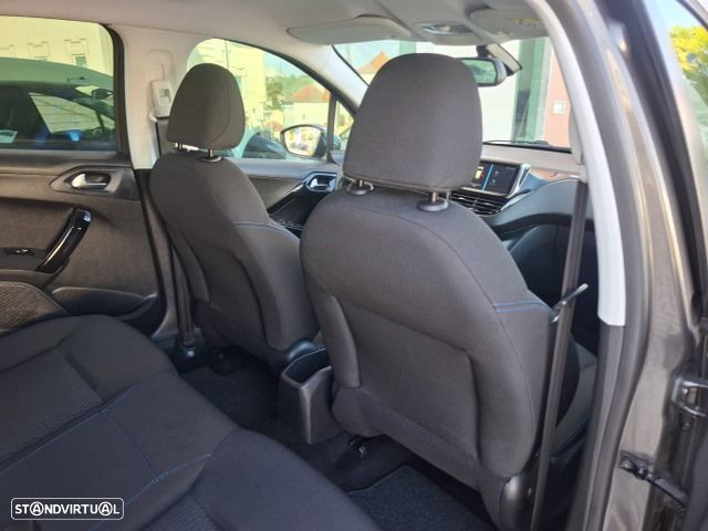 Peugeot 208 1.2 PureTech Signature - 39