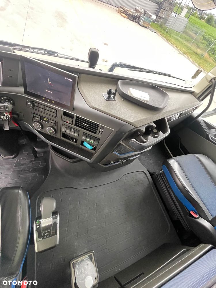 Volvo FH 460 XL 6x2 I-SAVE - 21