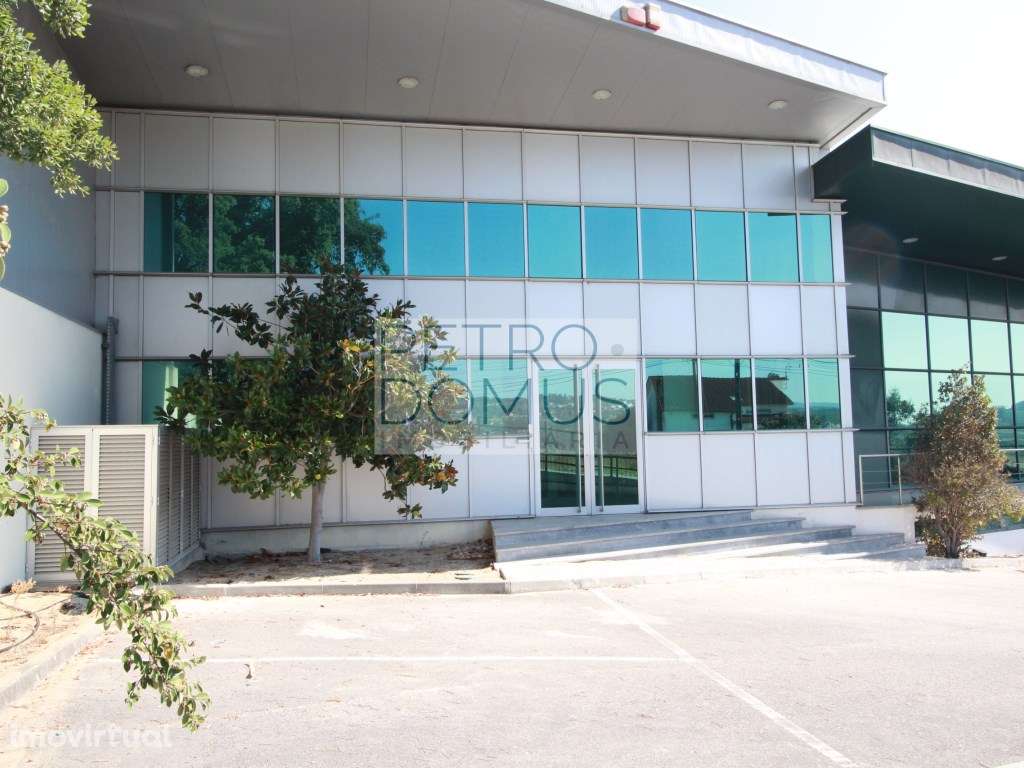 PAVILHÃO DESTINADO A INDÚSTRIA COM 2 PISOS DE ESCRITÓRIOS - Grande imagem: 3/27