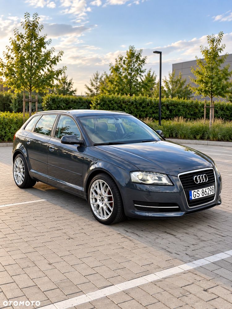 Audi A3 Sportback - 1