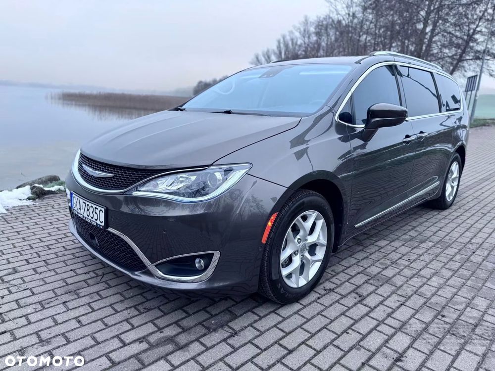 Chrysler Pacifica - 1