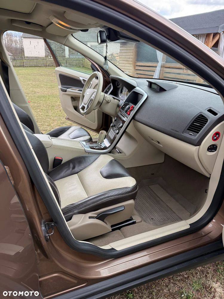 Volvo XC 60 ver-2-4d-awd - 13