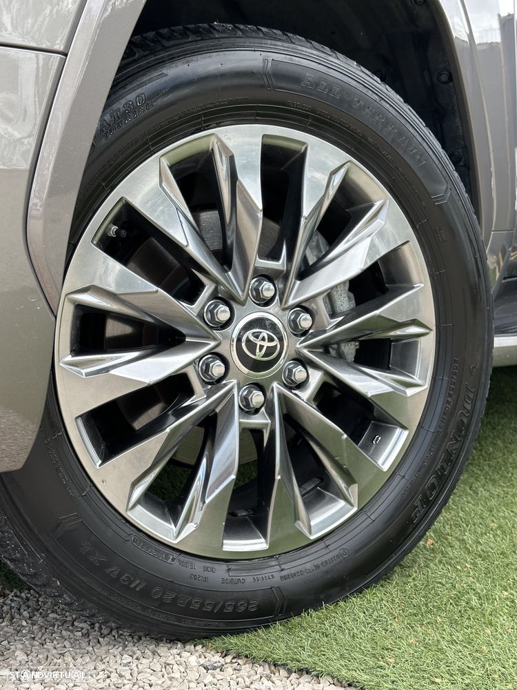 Toyota Land Cruiser 300 70th Anniversary - 7