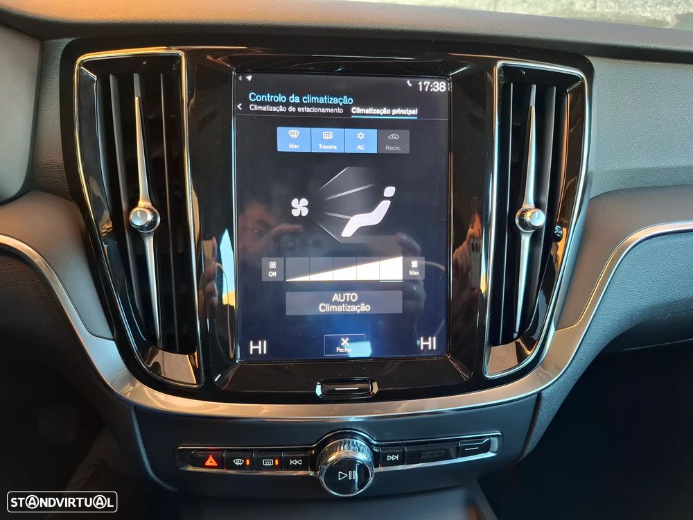 Volvo V60 2.0 D3 Momentum - 30