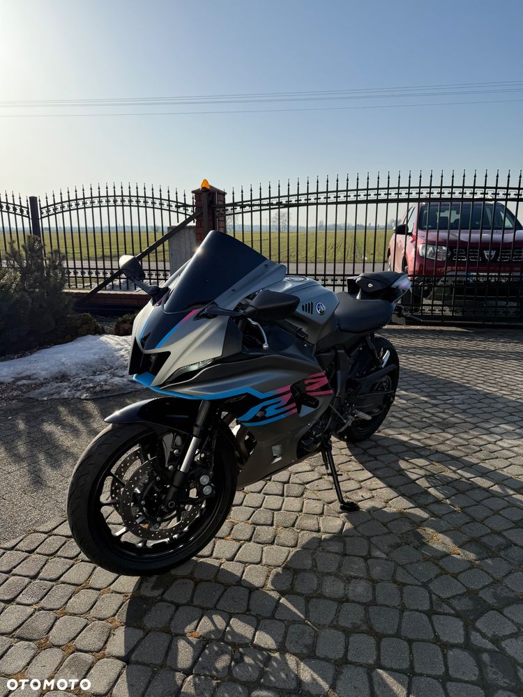 Yamaha R7 - 16