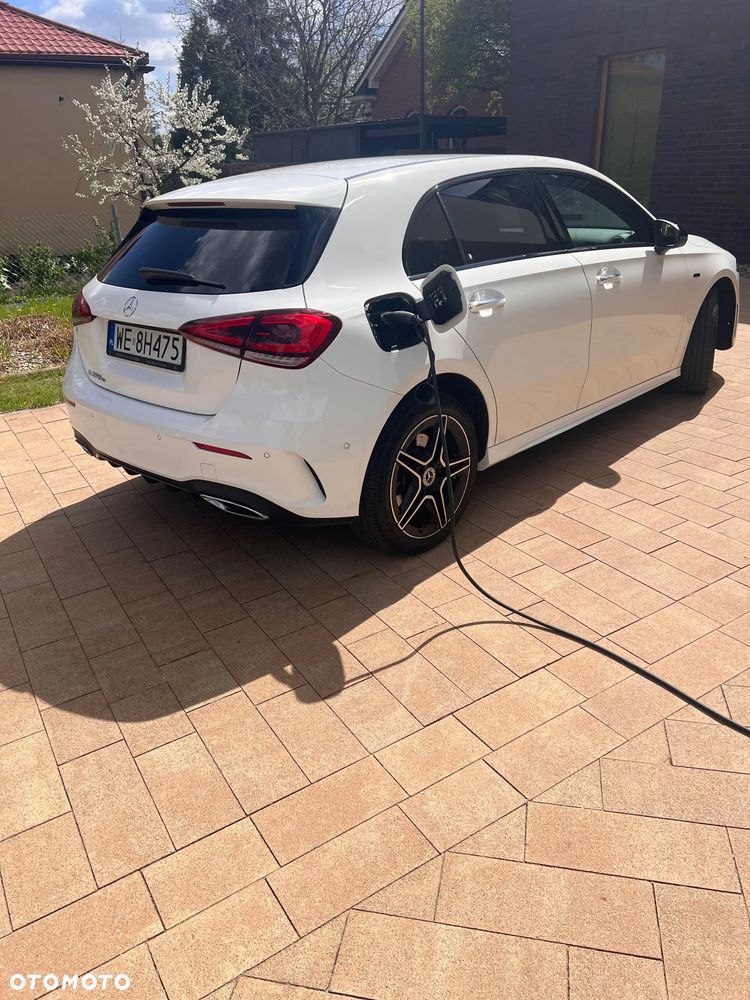 Mercedes-Benz Klasa A 250 E AMG Line 8G-DCT - 2