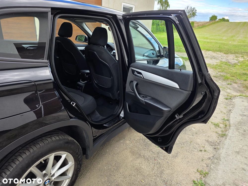 BMW X1 sDrive18i - 12