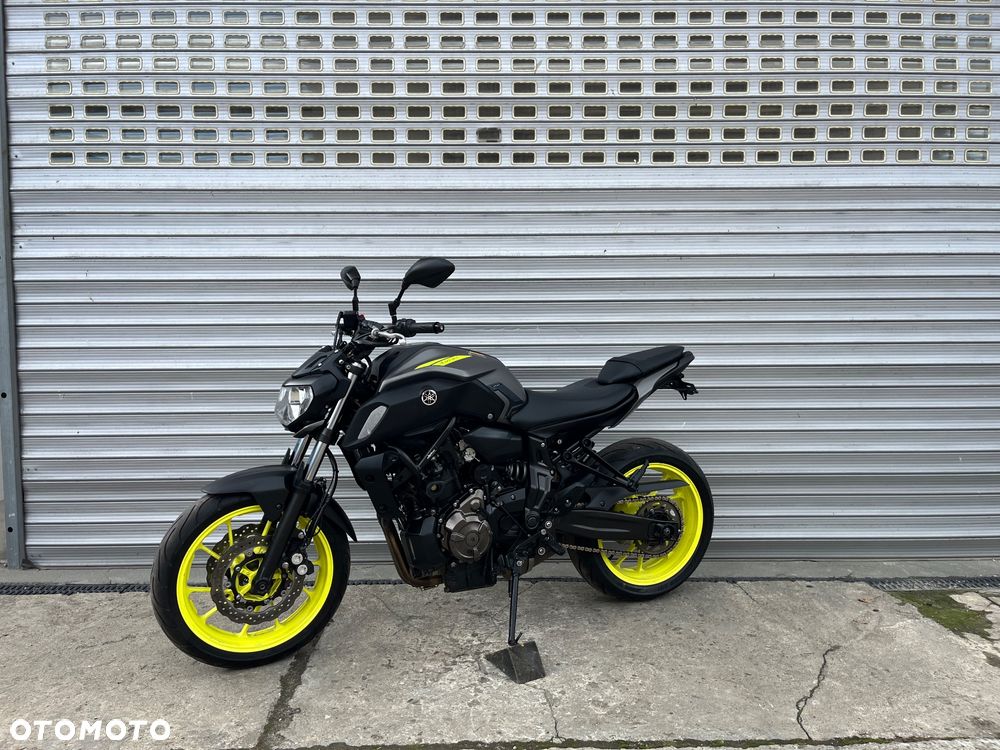 Yamaha MT - 28