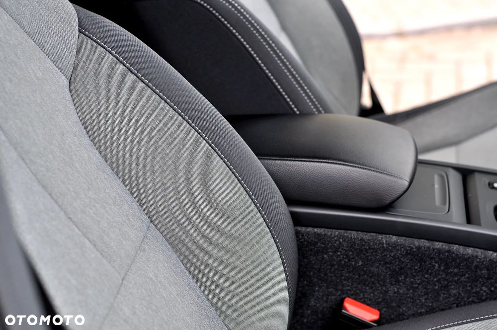 Volvo XC 40 B3 B DKG Plus Bright - 28