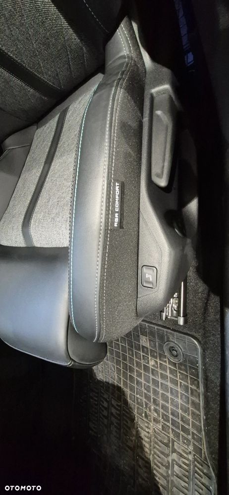 Peugeot 408 1.2 PureTech Allure S&S EAT8 - 11