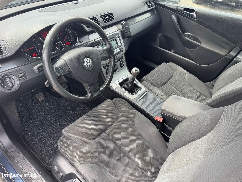 VW Passat 2.0 TDI Confortline - 8