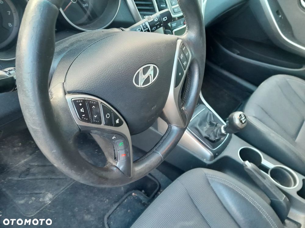 Hyundai i30 blue 1.6 GDI Passion - 16