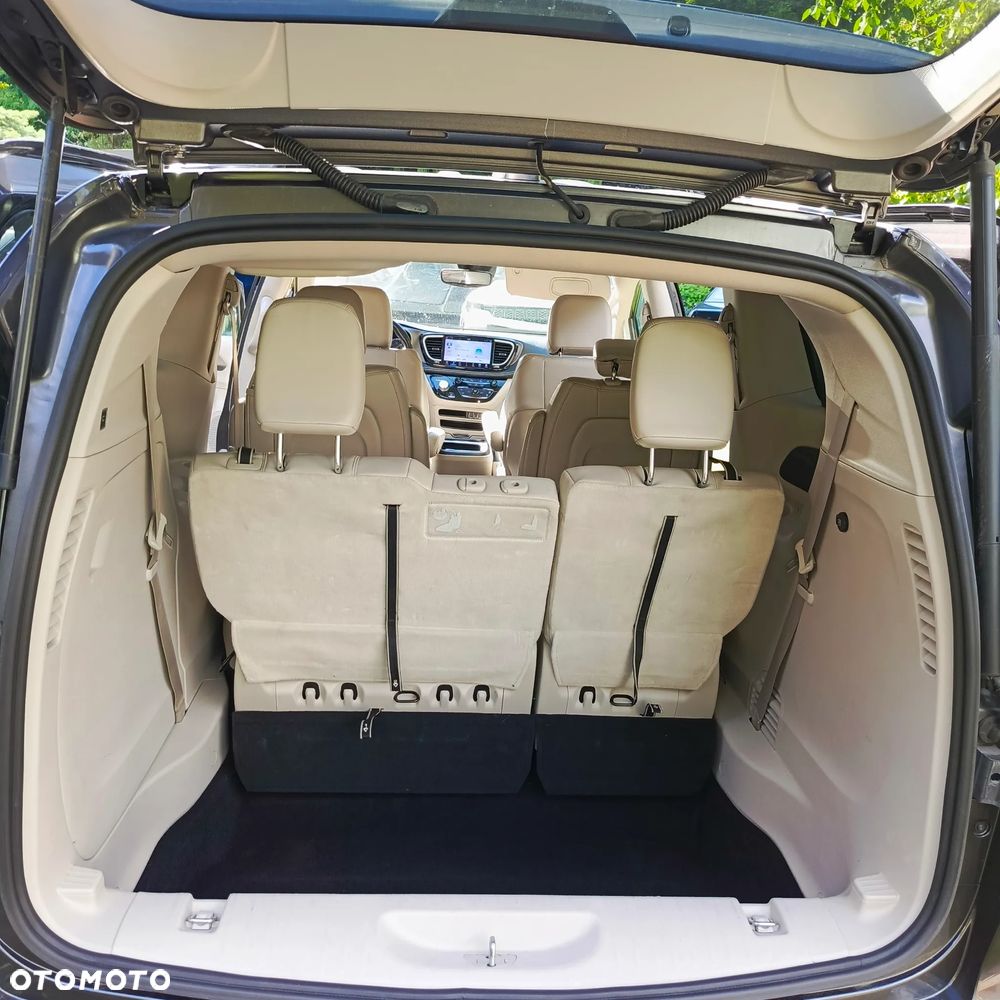 Chrysler Pacifica - 12