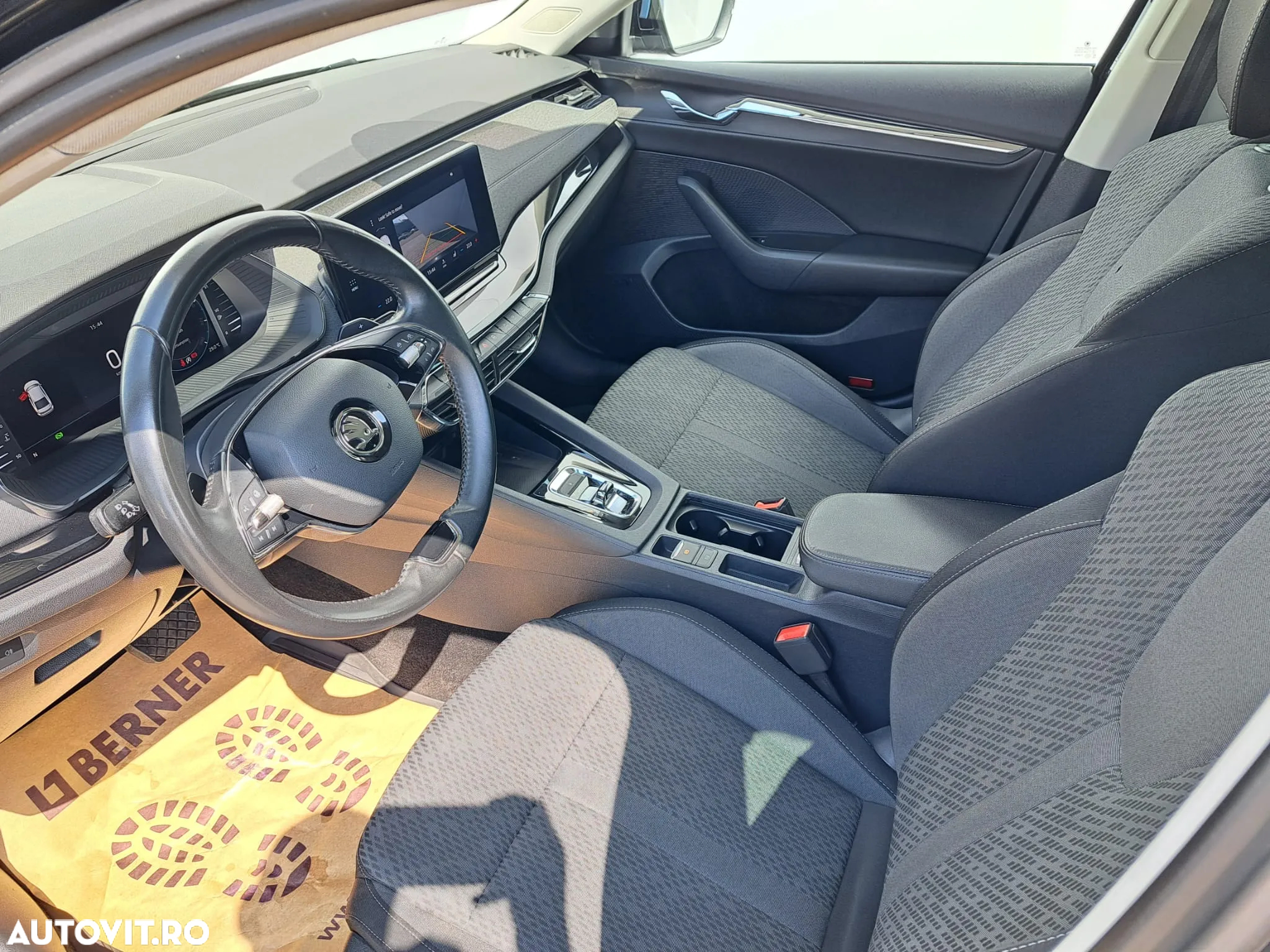 Skoda Octavia 2.0 TDI DSG Style - 27
