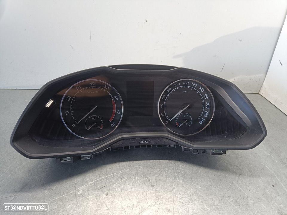 QUADRANTE SKODA SUPERB BERLINA 3V3 - 1