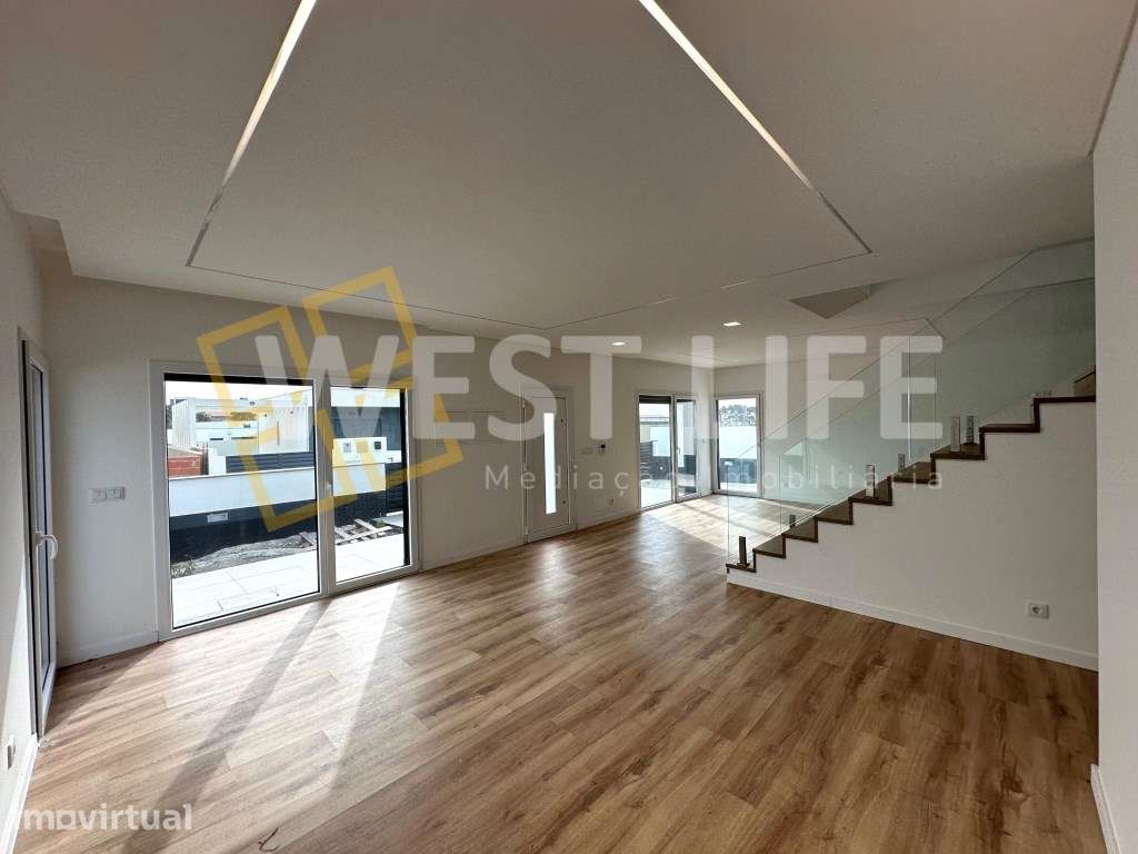 Moradia T4 NOVA com logradouro e vista desafogada - a apenas 5 minu... - Grande imagem: 4/24
