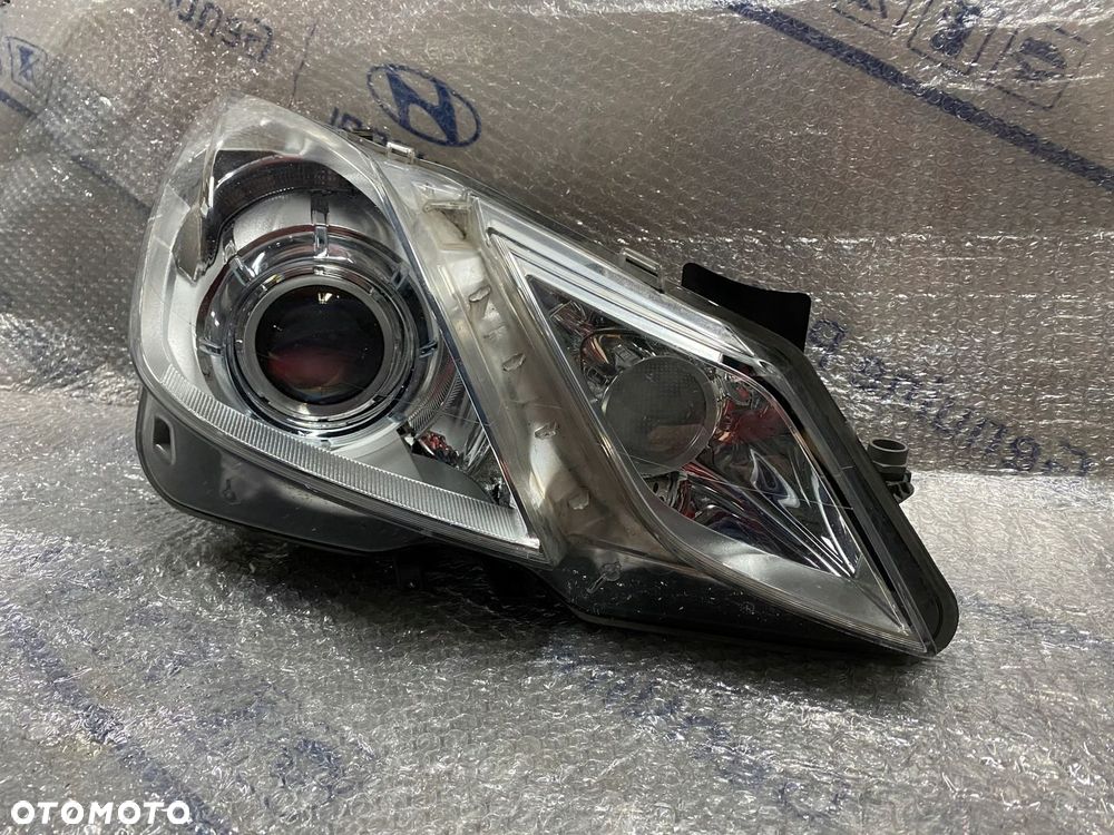 LAMPA PRAWA XENON MERCEDES E KLASA A2078200259 - 1