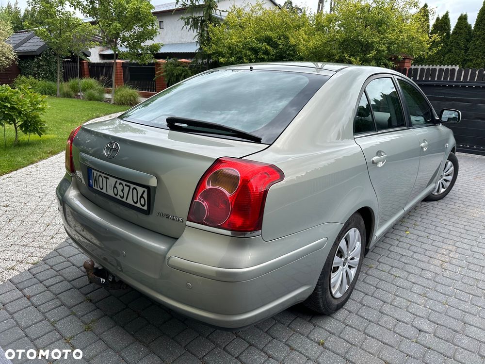 Toyota Avensis - 8
