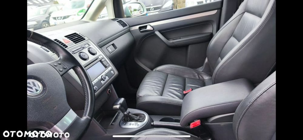 Volkswagen Touran 2.0 TDI DPF DSG Highline - 4