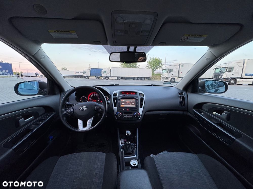Kia Ceed 1.6 L - 6