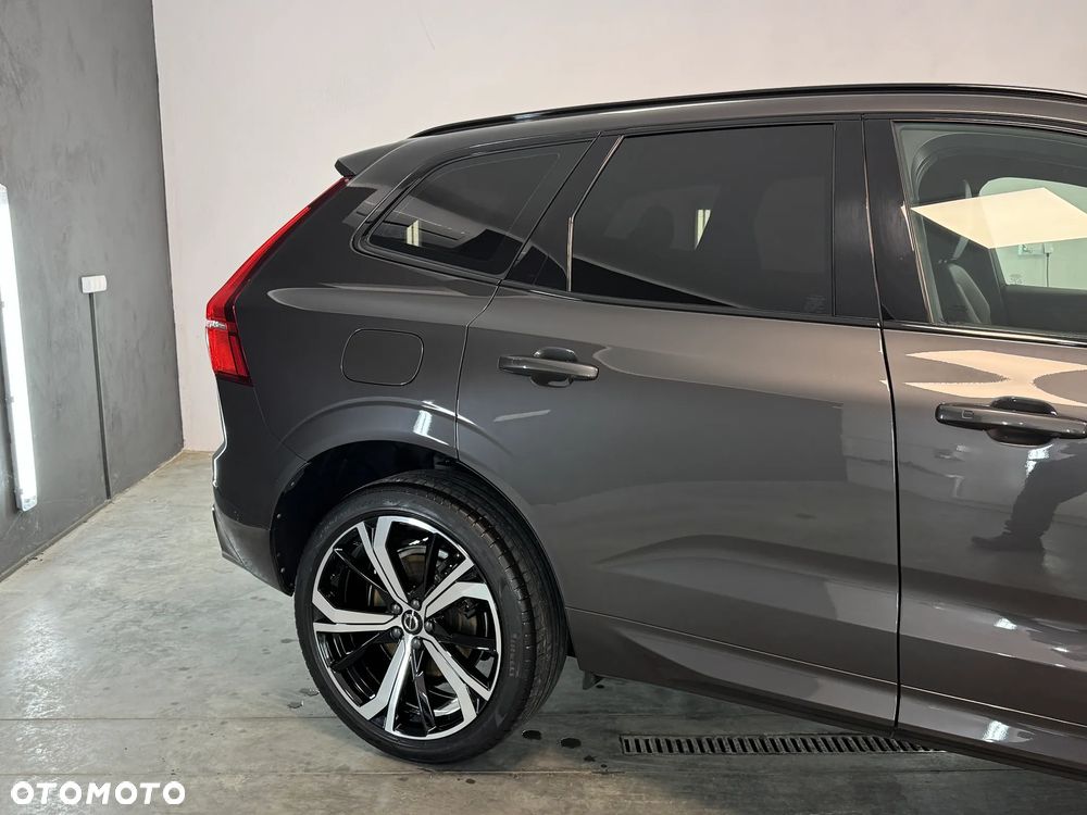 Volvo XC 60 B5 D AWD Plus Dark - 16