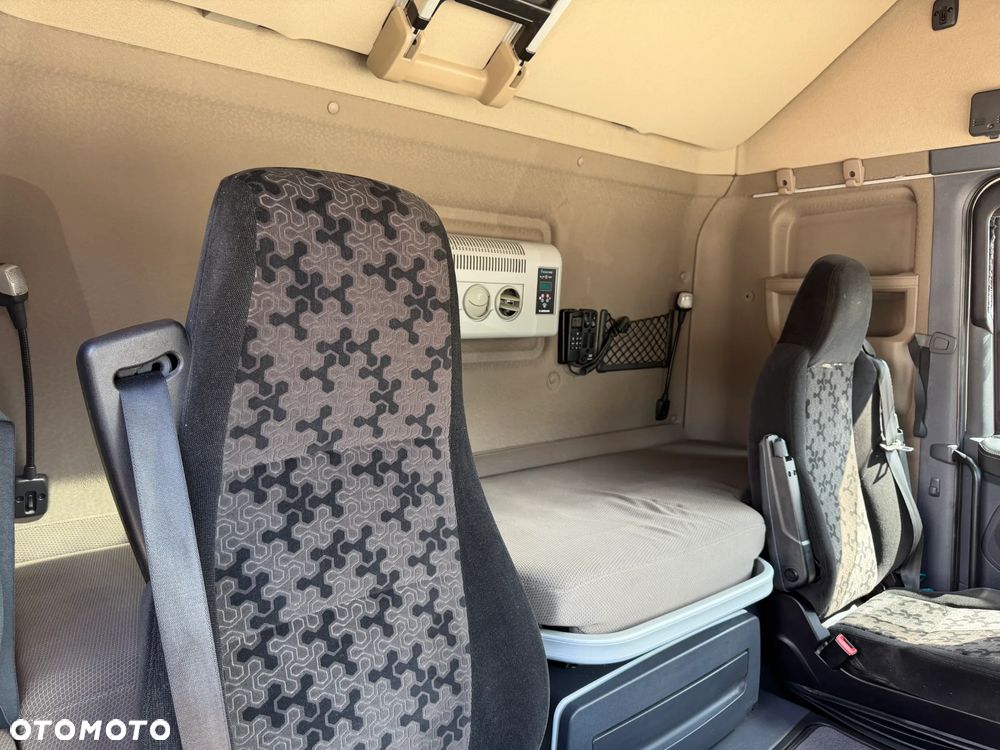 Scania R450 RETARDER / LED / KLIMA POSTOJOWA / MIKROFALA / ALUFELGI / ZBIORNIKI 1200 L / FULL SPOJLERY / NAWIGACJA / ŚLICZNA SCANIA / OD NOWOŚCI SPALANIE TYLKO 27 L / 11.2016 ROK !! - 36