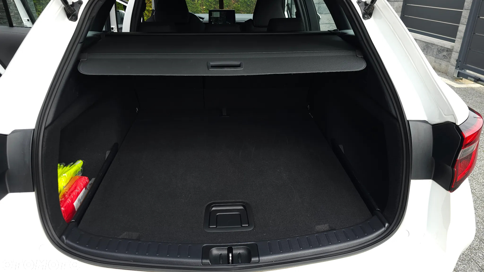 Toyota Corolla 1.8 Hybrid Comfort - 17