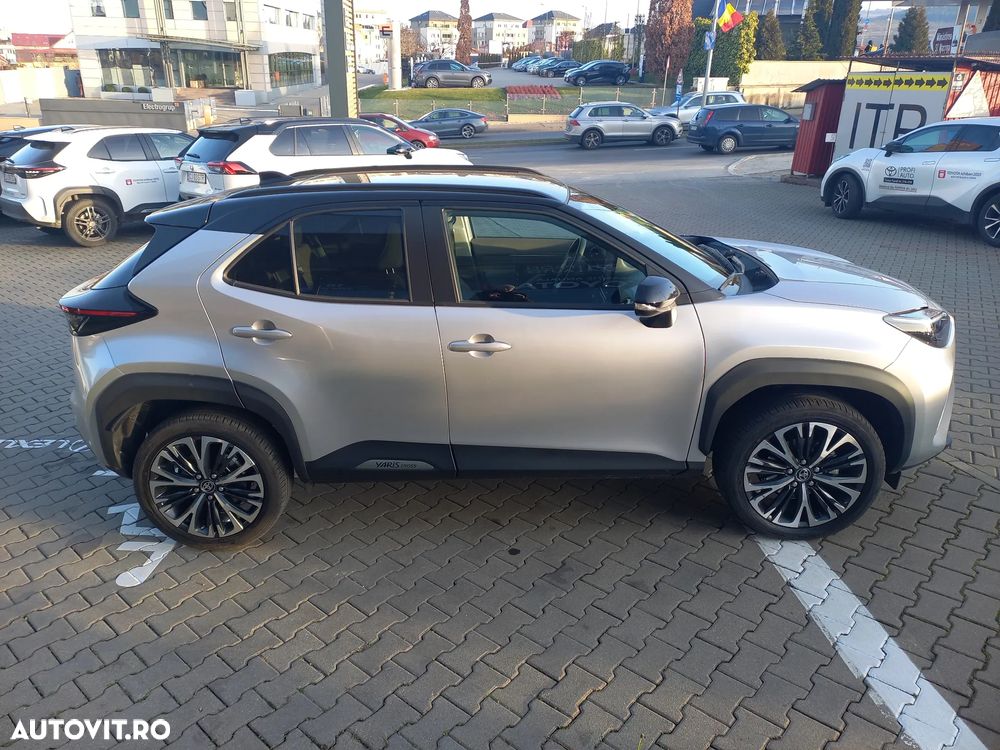 Toyota Yaris Cross 1.5 VVT-i HSD 4x2 Exclusive Elegant - 4