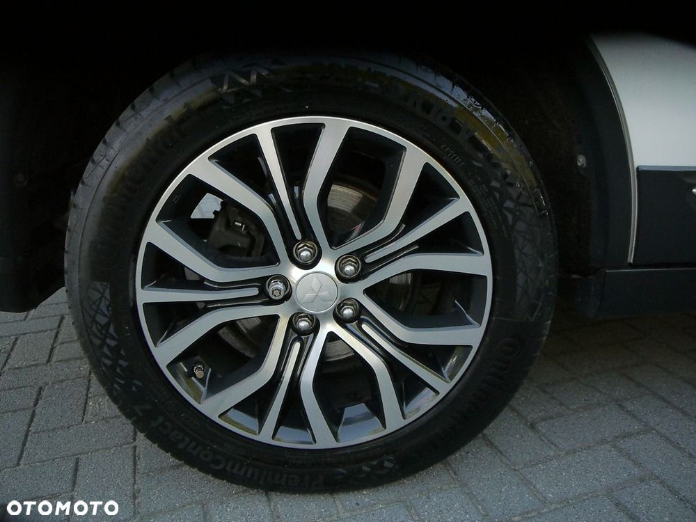 Mitsubishi Outlander 2.2 DI-D 4WD Automatik Diamant Edition+ - 37