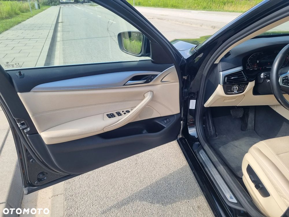 BMW Seria 5 518d mHEV - 16