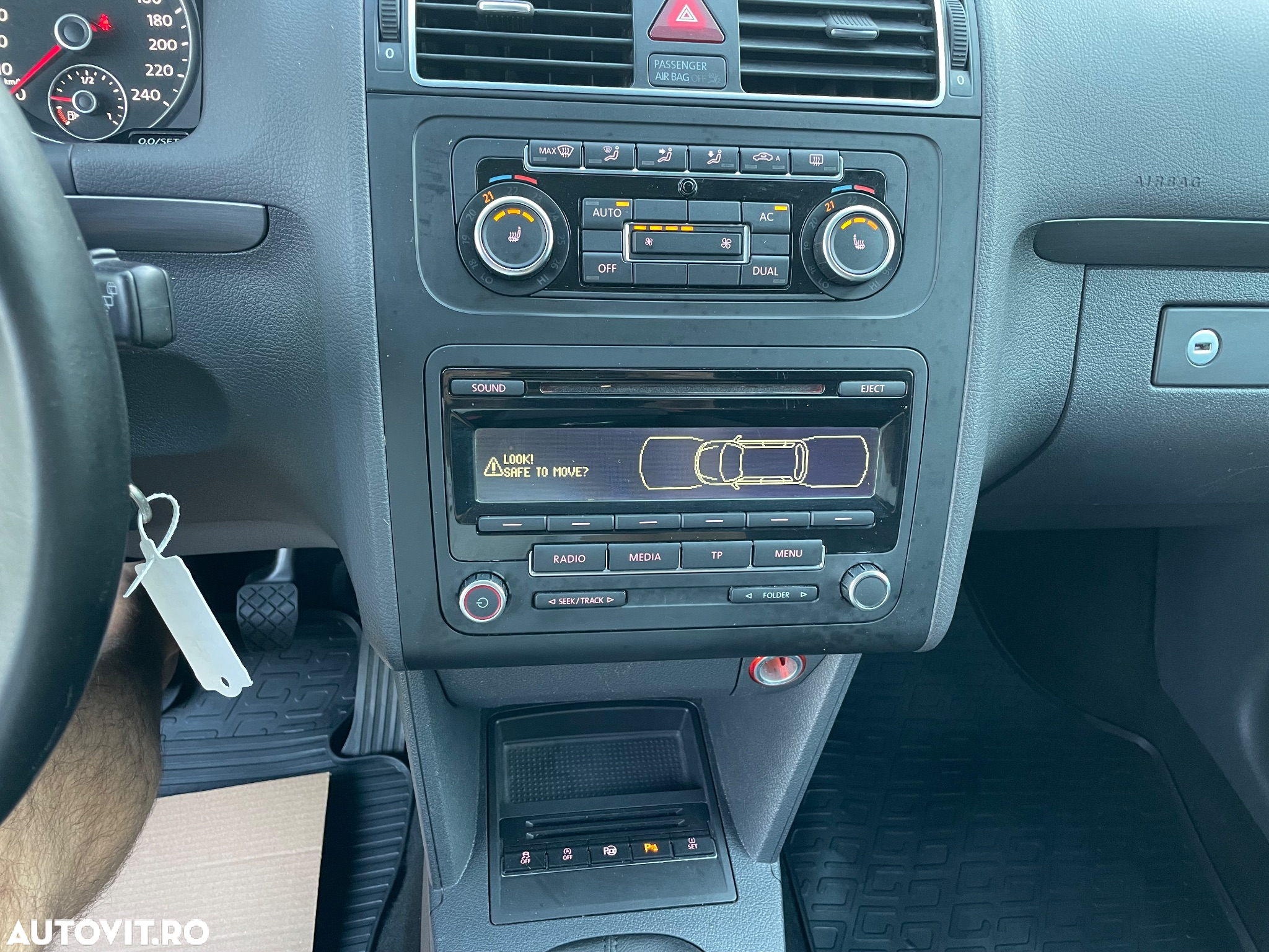 Volkswagen Touran - 22