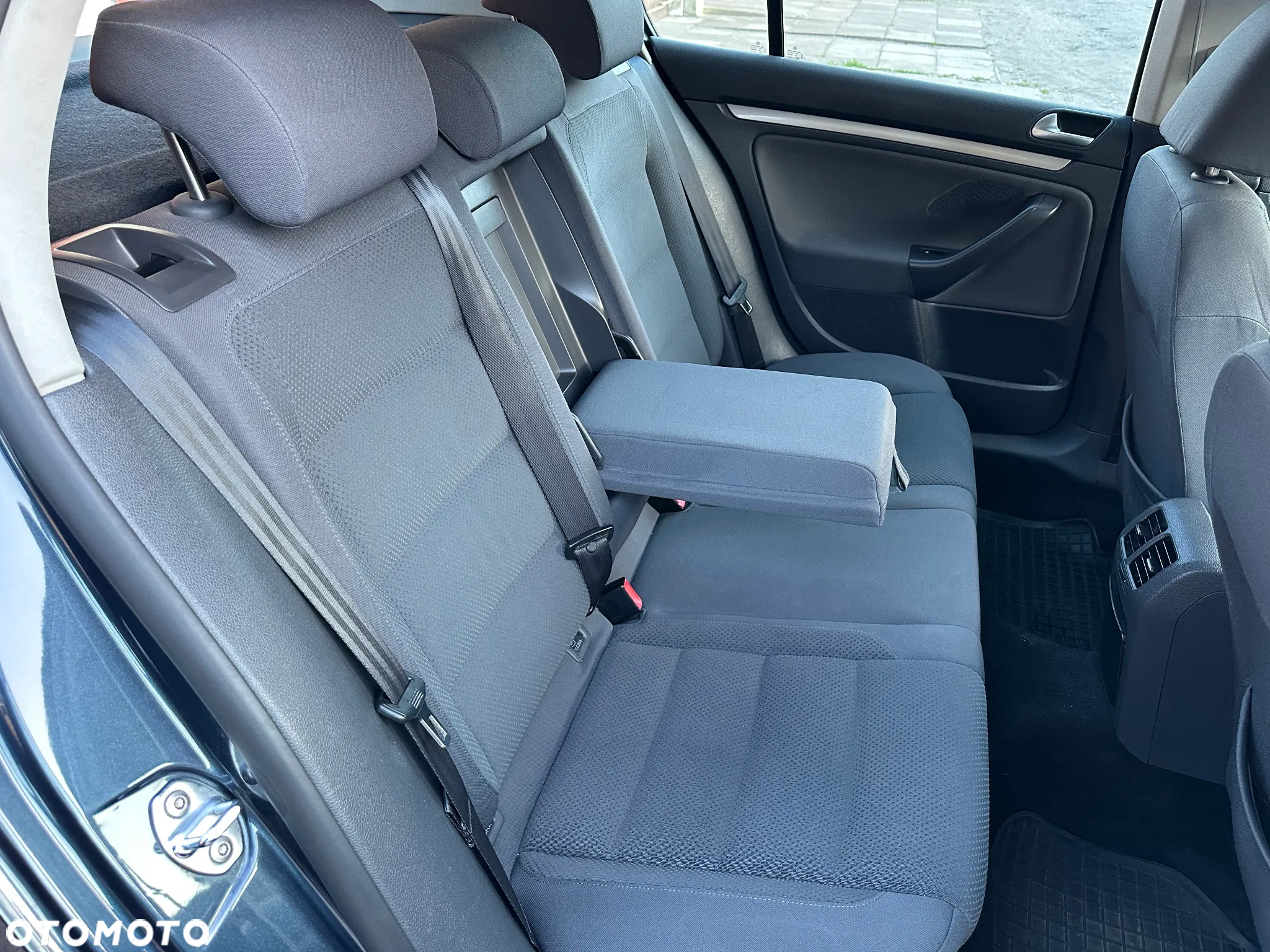 Volkswagen Golf - 38