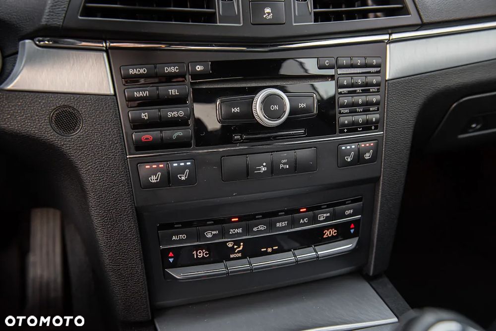 Mercedes-Benz Klasa E 350 CDI DPF BlueEFFICIENCY 7G-TRONIC Avantgarde - 23