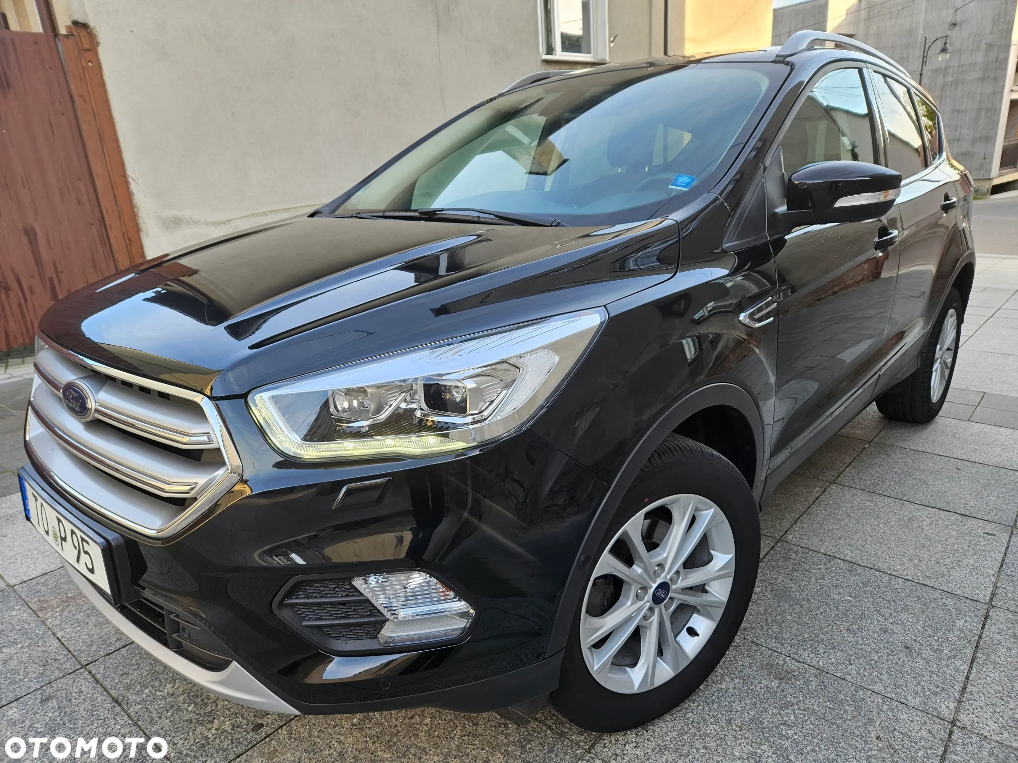 Ford Kuga 1.5 EcoBoost 2x4 Black & Silver - 24